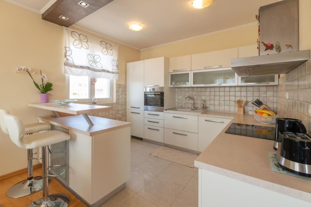 Sea View- Spacious Apartment With Shared Pool Split Buitenkant foto