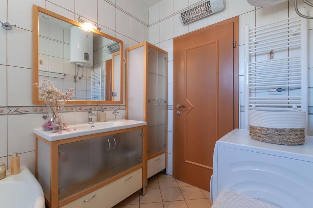 Sea View- Spacious Apartment With Shared Pool Split Buitenkant foto