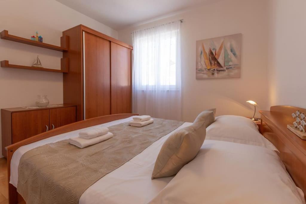 Sea View- Spacious Apartment With Shared Pool Split Buitenkant foto