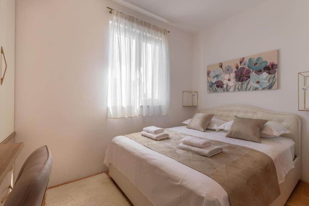 Sea View- Spacious Apartment With Shared Pool Split Buitenkant foto