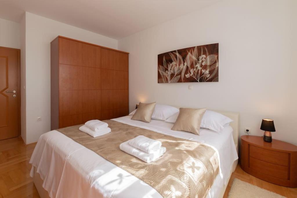 Sea View- Spacious Apartment With Shared Pool Split Buitenkant foto