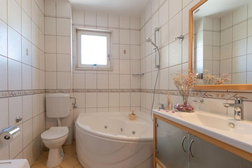 Sea View- Spacious Apartment With Shared Pool Split Buitenkant foto